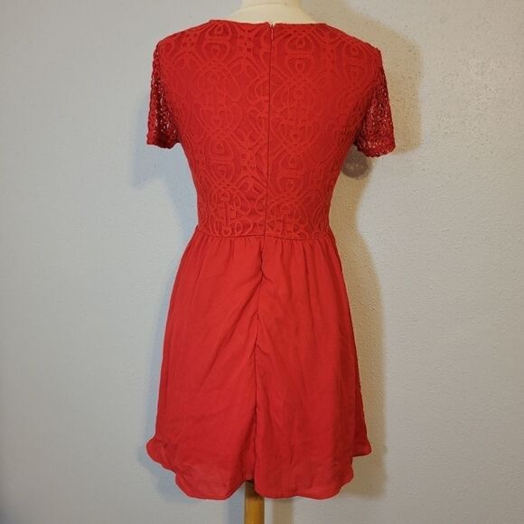 Francesca's red lace short sleeve dress - Picture 2 of 13